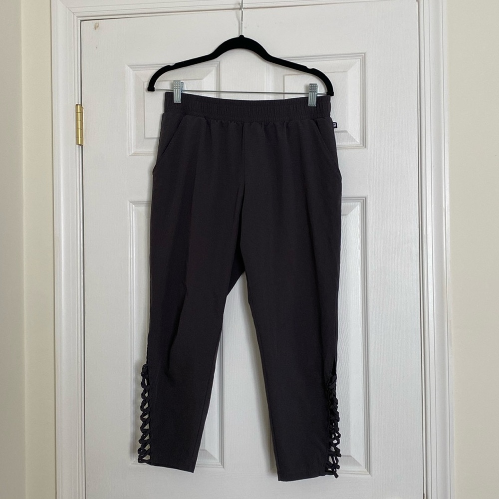 Gray Fabletics Capri, size M